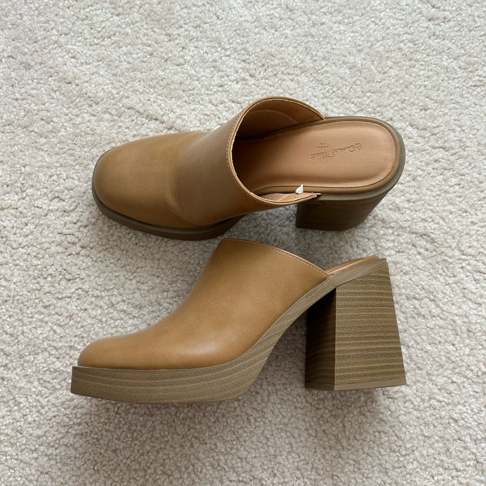 Universal Thread Shoes
